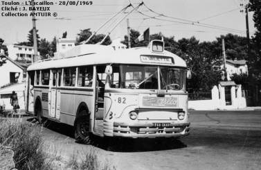 Le VBC N� 82 stationn� au terminus de l'Escaillon