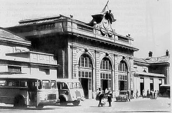 Autocars des CP devant la gare de Toulon
