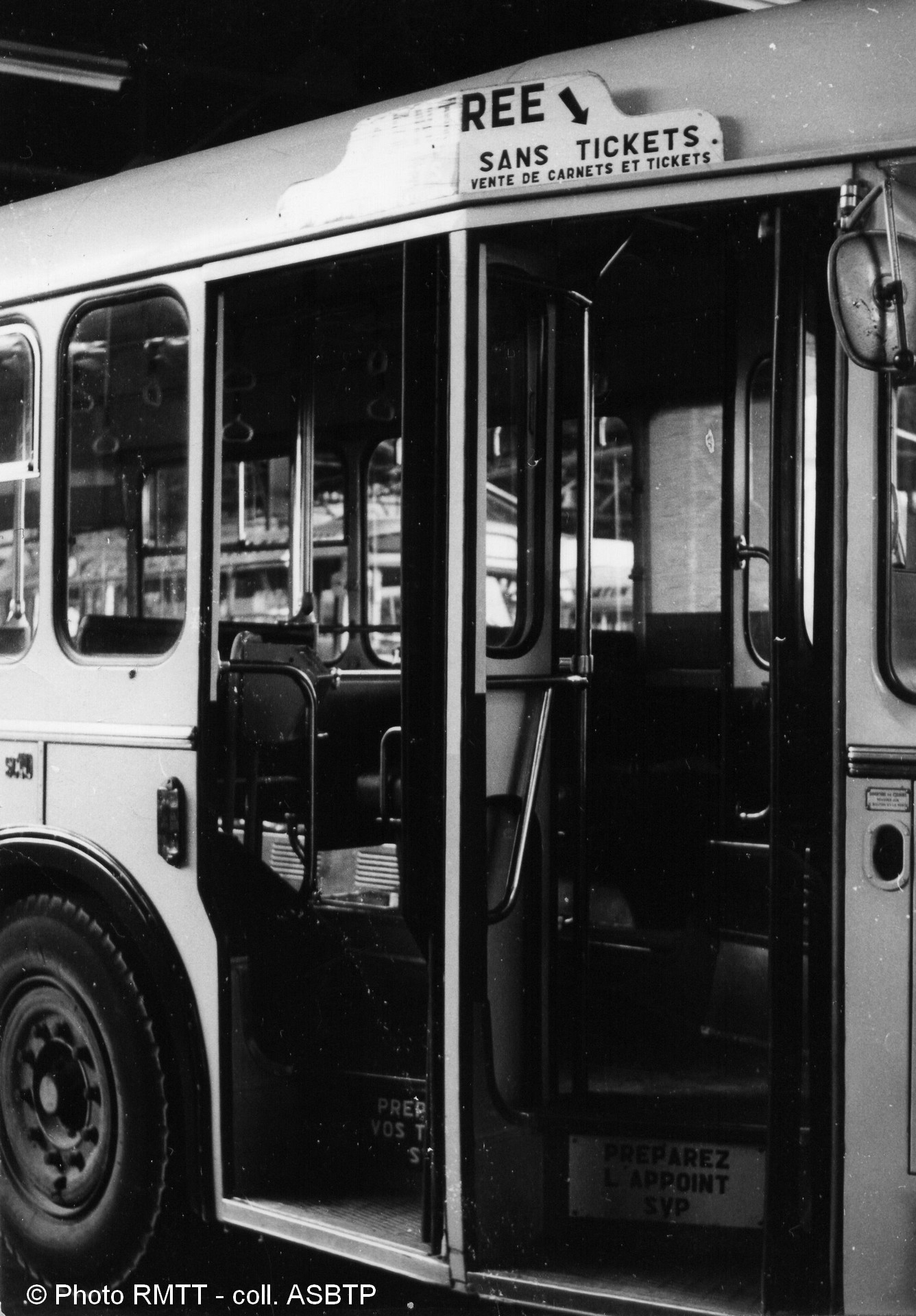 RENAULT SAVIEM SC 10 - RATP Paris - Autobus année 1961 - échelle 1/43 - Neuf en Boite d'origine non ouverte - Collection AUTOCARS et AUTOBUS du MONDE n° 109 - Collection
